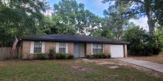 CHARMING SE 3/1.5 w/ Garage, Washer/Dryer, Large Privacy Fenced Yard, & Tile Floors Throughout! Avail July 1st for $1600/month! Gallery 1
