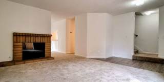 Remodeled 3bd 3-Story Townhouse With Attached Garage Remodeled 3bd 3-Story Townhouse With Attached Garage Gallery 5