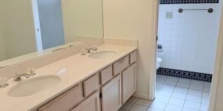 Spacious 2bd/2bath + Den home in gorgeous community (there's a lake!) Gallery 19