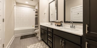 500 West Trade 500 West Trade Gallery 23