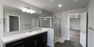 Spacious 4-Bedroom Home with Balcony and Fenced Yard in Marysville Gallery 24