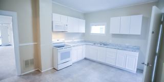 Charming 2 Bedroom 1 Bath Home - Downtown Everett Gallery 11