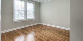 Bright & Spacious 2BR Unit w/ Bay Windows! Gallery 16