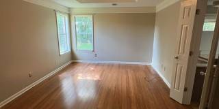 Spacious and well-maintained home located in the heart of Arlington! Gallery 15