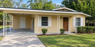 Get ready for this charming 2-bedroom, 2-bathroom home coming soon to Ocala! 2 Living room areas Gallery 1