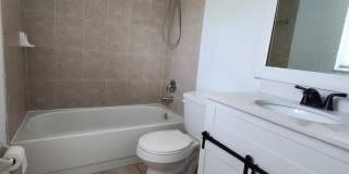 Gorgeous 3 Bed/2Bath with Lawn Care Included!! Gallery 17