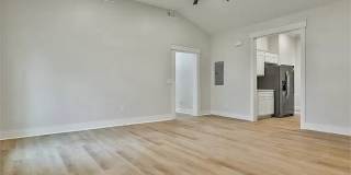 8 Long Street Gallery 7