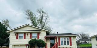 Spacious 3BR Near Shadow Lake Shopping Center! Gallery 1