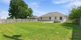 Nixa 3 bed 2 bath 2 car garage home! Gallery 8