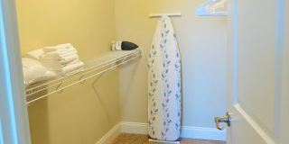 Top floor, fully furnished, with balcony-  Perfect for Professionals- Near shops & restaurants Gallery 11