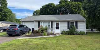 2 Beds/1 Bath Single Family Home with a Backyard in East Haven! Gallery 1