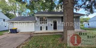 Spacious 4 bedroom 2.5 bathroom in KCMO Gallery 1