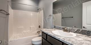 DON'T MISS THIS THREE BEDROOM TOWNHOUSE IN A PRIME LOCATION Gallery 26