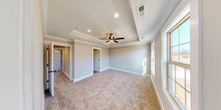 Beautifully Upgraded Home with Large Eat-In Kitchen And Spacious Primary Suite Gallery 11