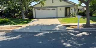 Charming very clean 3BR House in quiet Hanford Neighborhood Gallery 1