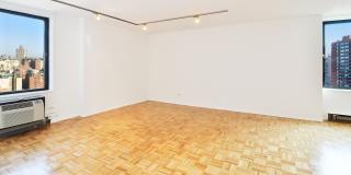 1623 Third Avenue Gallery 8