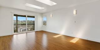 Queen Anne water view 3 bed 2 bath with den and 2 parking spaces Gallery 6