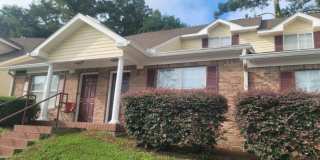 LOVELY 3/3 w/ Vaulted Ceilings, Washer/Dryer, Furnished or Unfurnished, & Community Pool/Gym! Avail NOW for $1595/month! Gallery 1