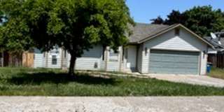 FOR RENT: Unfurnished Pet friendly Single Story 3 bed, 2 bath, 2 car garage w/large fenced lot Gallery 1