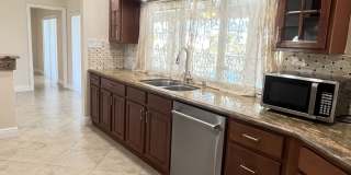 213 Southeast 21st Street Gallery 37