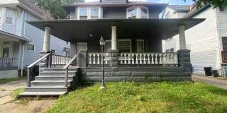 Beautiful Large 5 Bedroom Home Cleveland Gallery 1