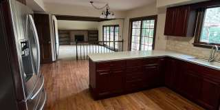 Large 5BR/3.5 Bath in Elm Heights. Available Now! Gallery 31