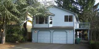 Spacious 3-bed/3-bath in Lake City's Meadowbrook neighborhood available NOW at $3575! Gallery 1