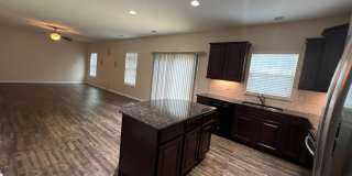 Bright-Sunny 4 Bedroom, 2.5 Bathroom Home - Mooresville Graded Schools - Fresh Paint - Fenced Yard - Community Pool Gallery 6
