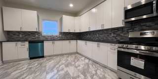 Updated 5BR 3bath house with off street parking! Gallery 17