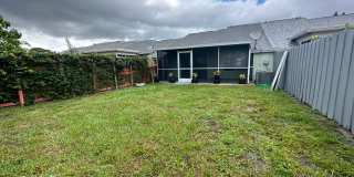 Renovated 2/2 Villa with Fenced in Backyard Gallery 15