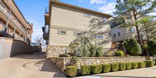 This luxurious townhouse on Cherry St. Gallery 44