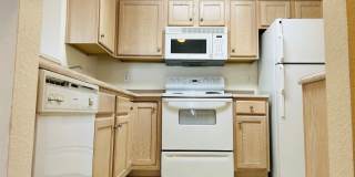Large 3 Bedroom Apartment, Great Location! Gallery 7