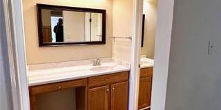 Arbor Village Condominium / Beautiful Update Unit / Refrigerator, Washer & Dryer included Gallery 31