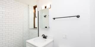 1008 West Altgeld Gallery 1