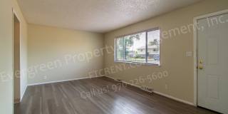 3-Bedroom Home Near Dining and Shopping Gallery 34