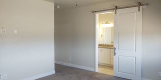 1 Bedroom + Den 1.5 bath 2 Car Garage VIEWS & VIEWS! Gallery 12