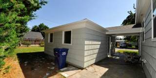 Charming 2 bed 1 bath bungalow with 2nd living room Gallery 35