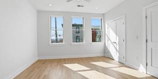 222 HERMITAGE Street Gallery 15