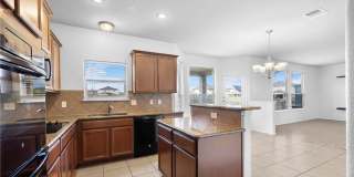 GORGEOUS 4-bedroom 2.5 bathroom house in The Landing at Clear Creek! Gallery 9