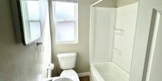 2 Bed / 1 Bath House Off North Main Street Gallery 9