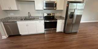 Newly Renovated Spacious 3 Bedroom w/ Full Appliance Package Gallery 8