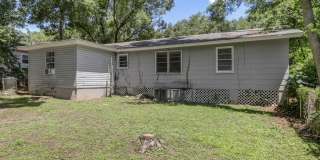 4 bed 2 bath house, Walk to Stadium!! Available July 2026 Gallery 6