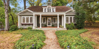 Nashville Belmont Bungalow, double lot large fenced yard, historic charm, modern amenities, walk everywhere, pet friendly Gallery 1