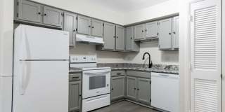 3 Bed/2 Bath Pet Friendly Bus Route. Parking. Gallery 5