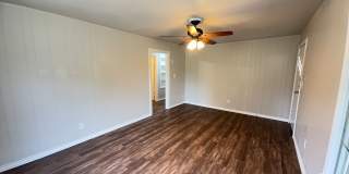 Updated 3-bedroom house with HUGE YARD!! Gallery 10