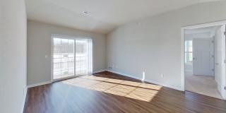 Condo Style Upper 3 Bedroom 2 Bathroom plus Den Apartment Gallery 34