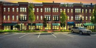 412 MADISON TRADE Plaza SE Gallery 13