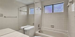 Charming 2BR Condo with Vaulted Ceilings, Fireplace & Pool Access Gallery 20