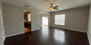 **OFFERING REFUNDABLE APPLICATION FEES** Fantastic 3BD, 2.5BA North Raleigh Townhome with Fenced Backyard in an HOA Community with Premier Amenities Gallery 7