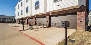 Luxury 3 bedroom, 3.5 Bath, 2 Car Garage Townhome- Fully Furnished! Gallery 1